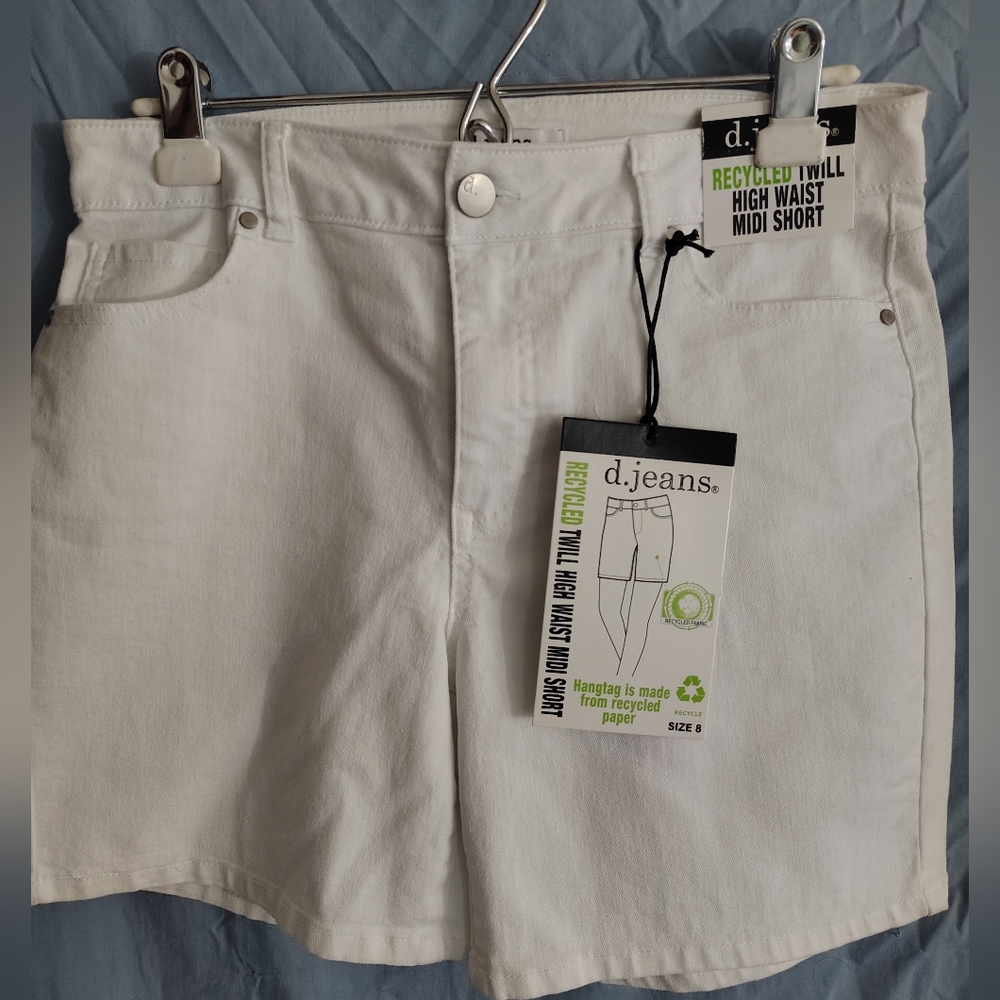 D. Jeans Women's Cream High Waist Shorts - Picture 2 of 9